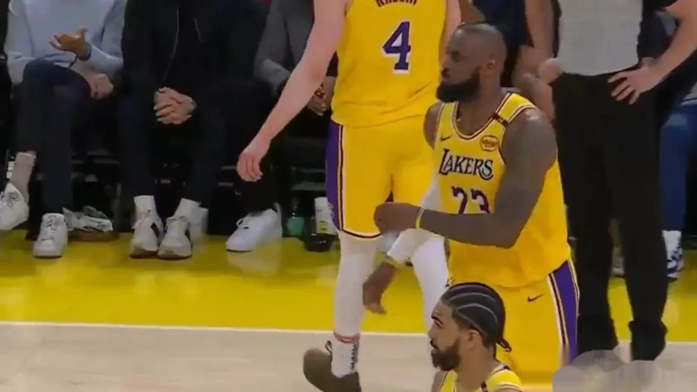 包含克莱蒙豪取胜利，士气高昂的词条